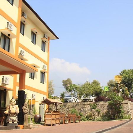 Ciptaningati Hotel Batu  Εξωτερικό φωτογραφία