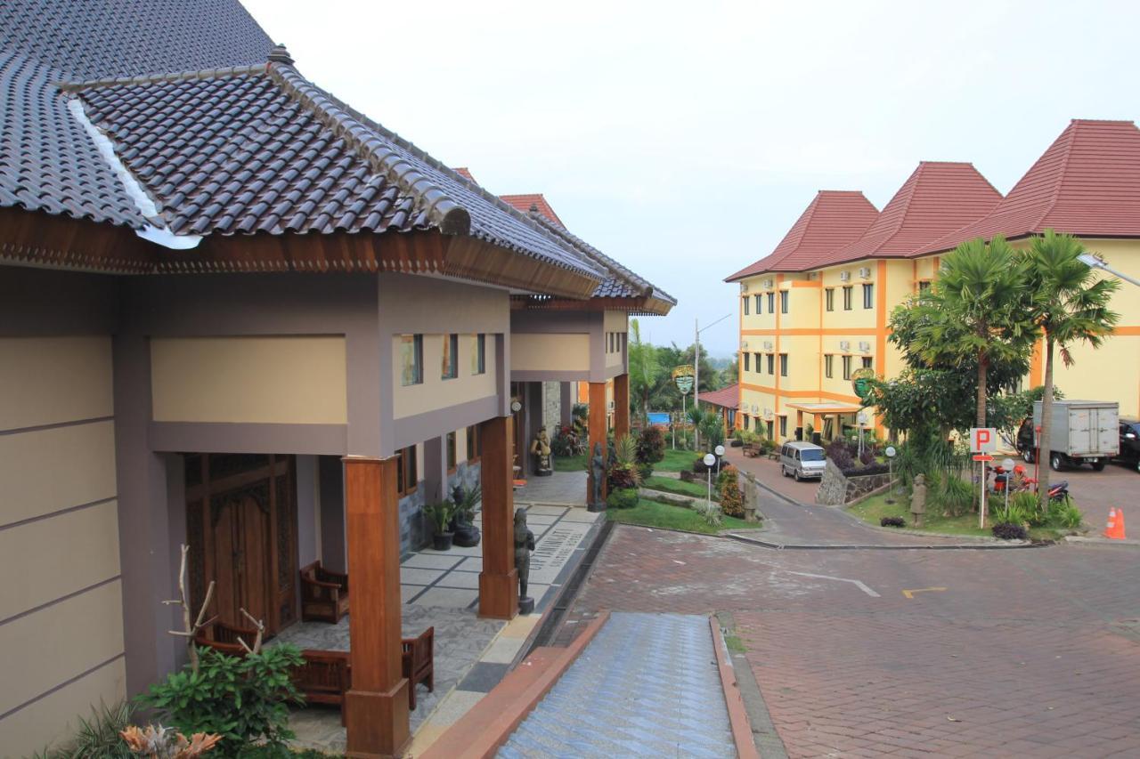 Ciptaningati Hotel Batu  Εξωτερικό φωτογραφία
