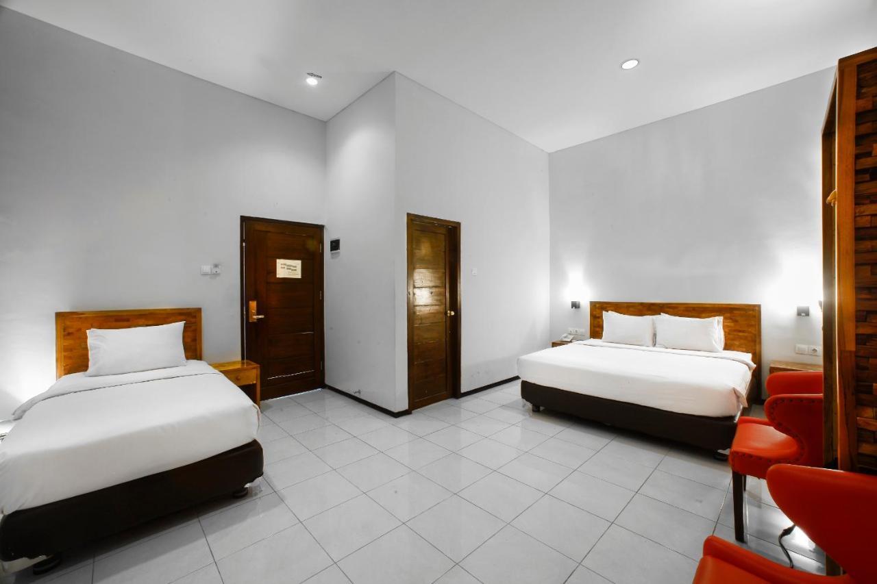 Ciptaningati Hotel Batu  Εξωτερικό φωτογραφία