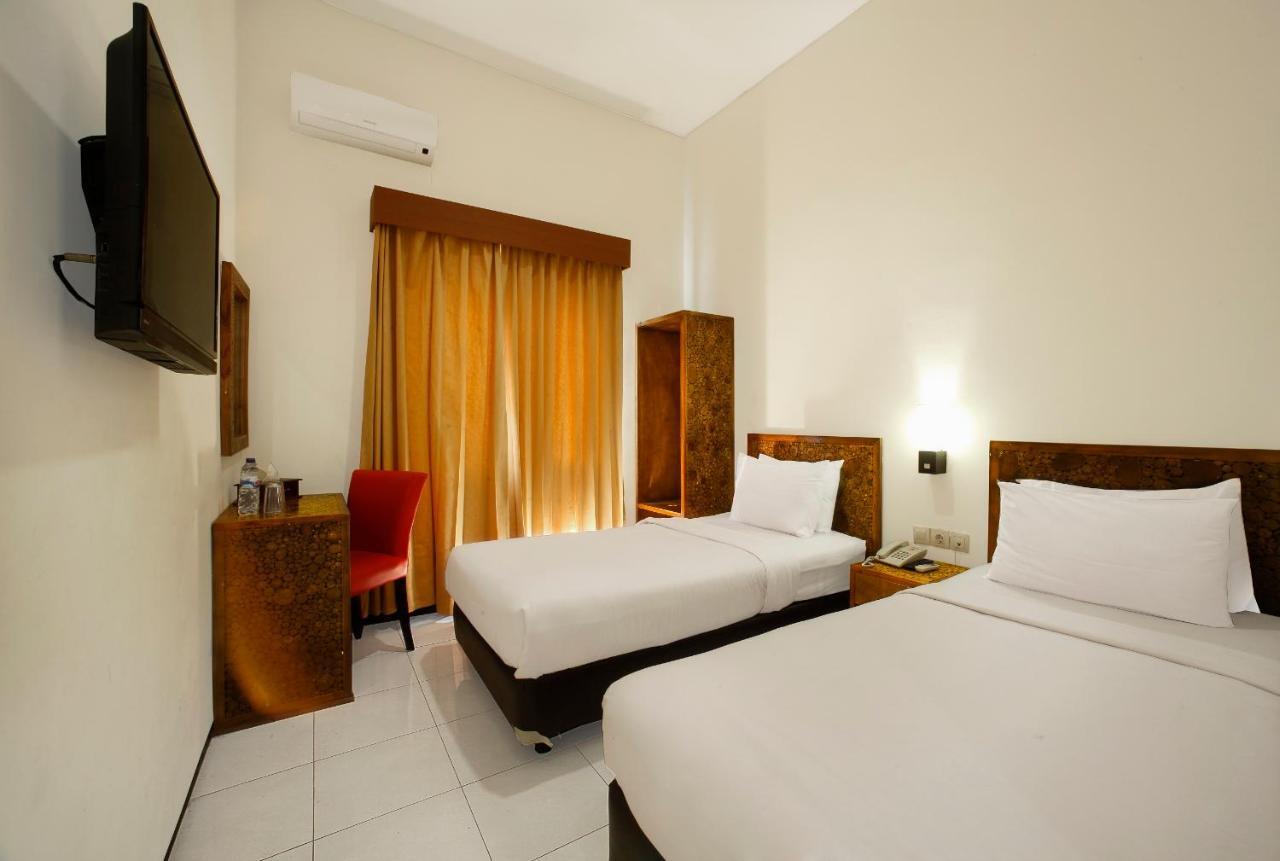 Ciptaningati Hotel Batu  Εξωτερικό φωτογραφία
