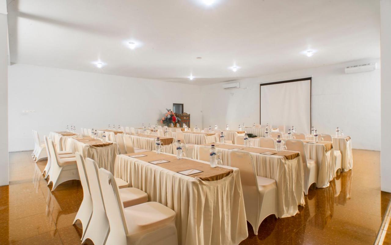 Ciptaningati Hotel Batu  Εξωτερικό φωτογραφία