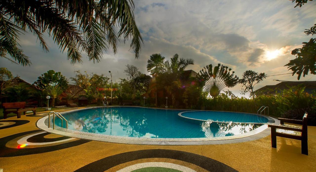Ciptaningati Hotel Batu  Εξωτερικό φωτογραφία