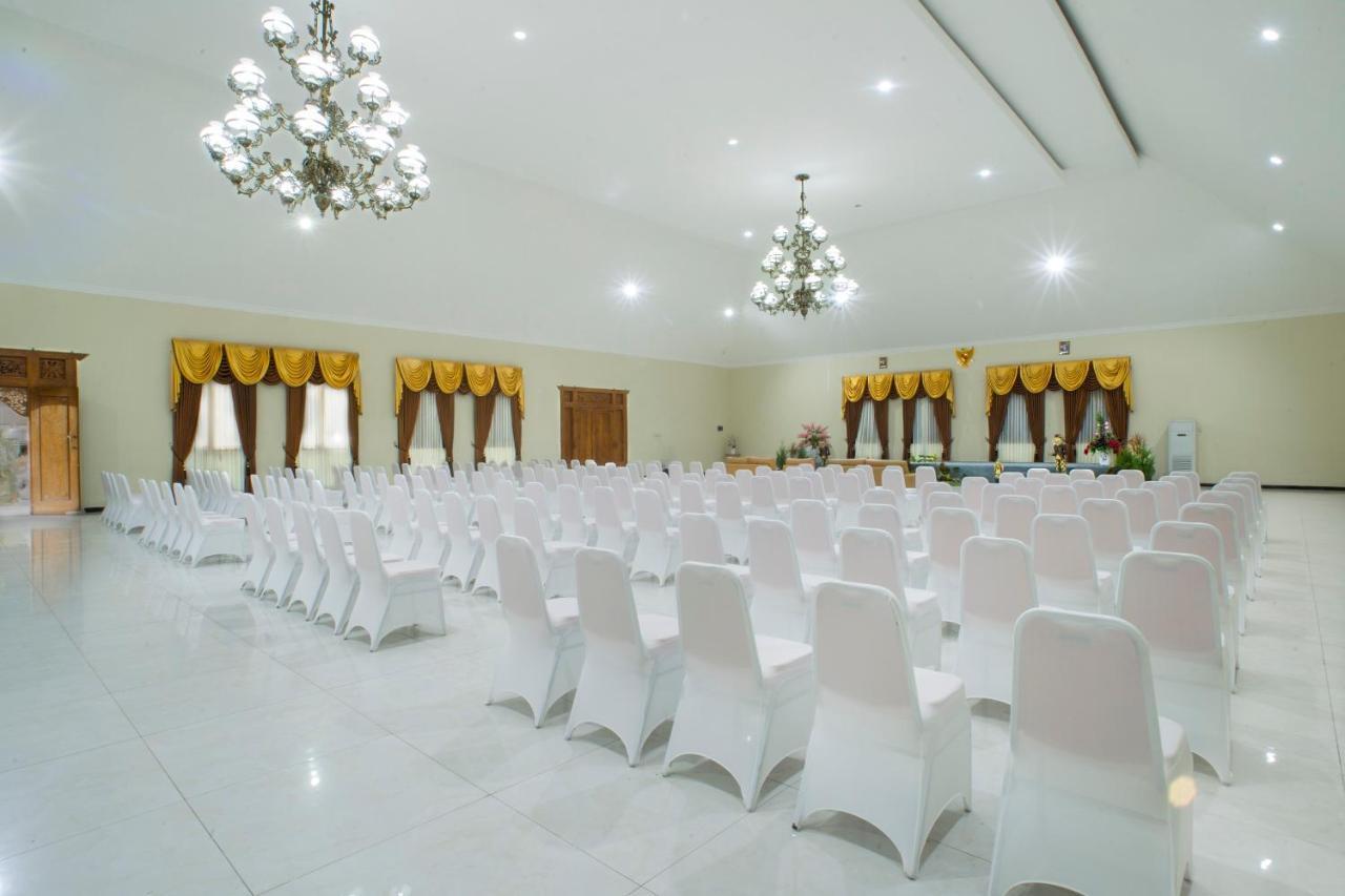 Ciptaningati Hotel Batu  Εξωτερικό φωτογραφία
