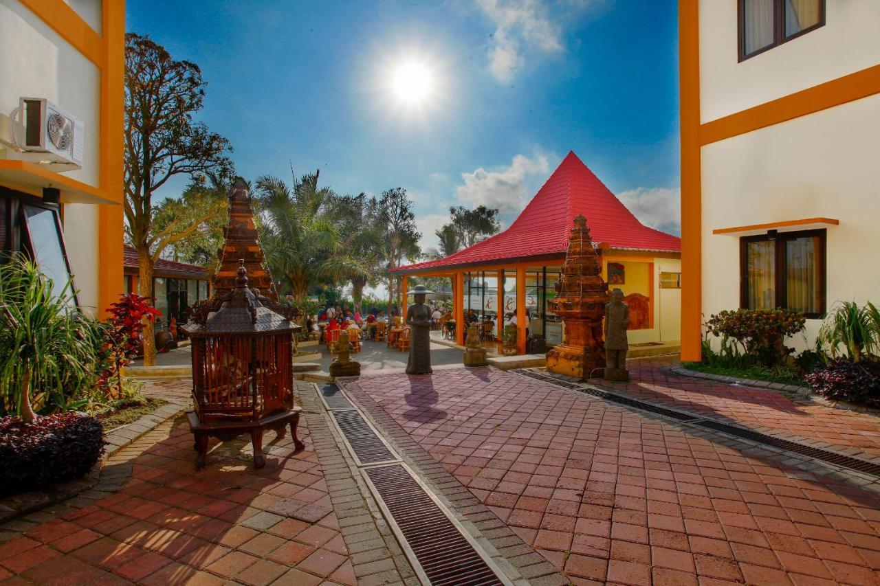 Ciptaningati Hotel Batu  Εξωτερικό φωτογραφία